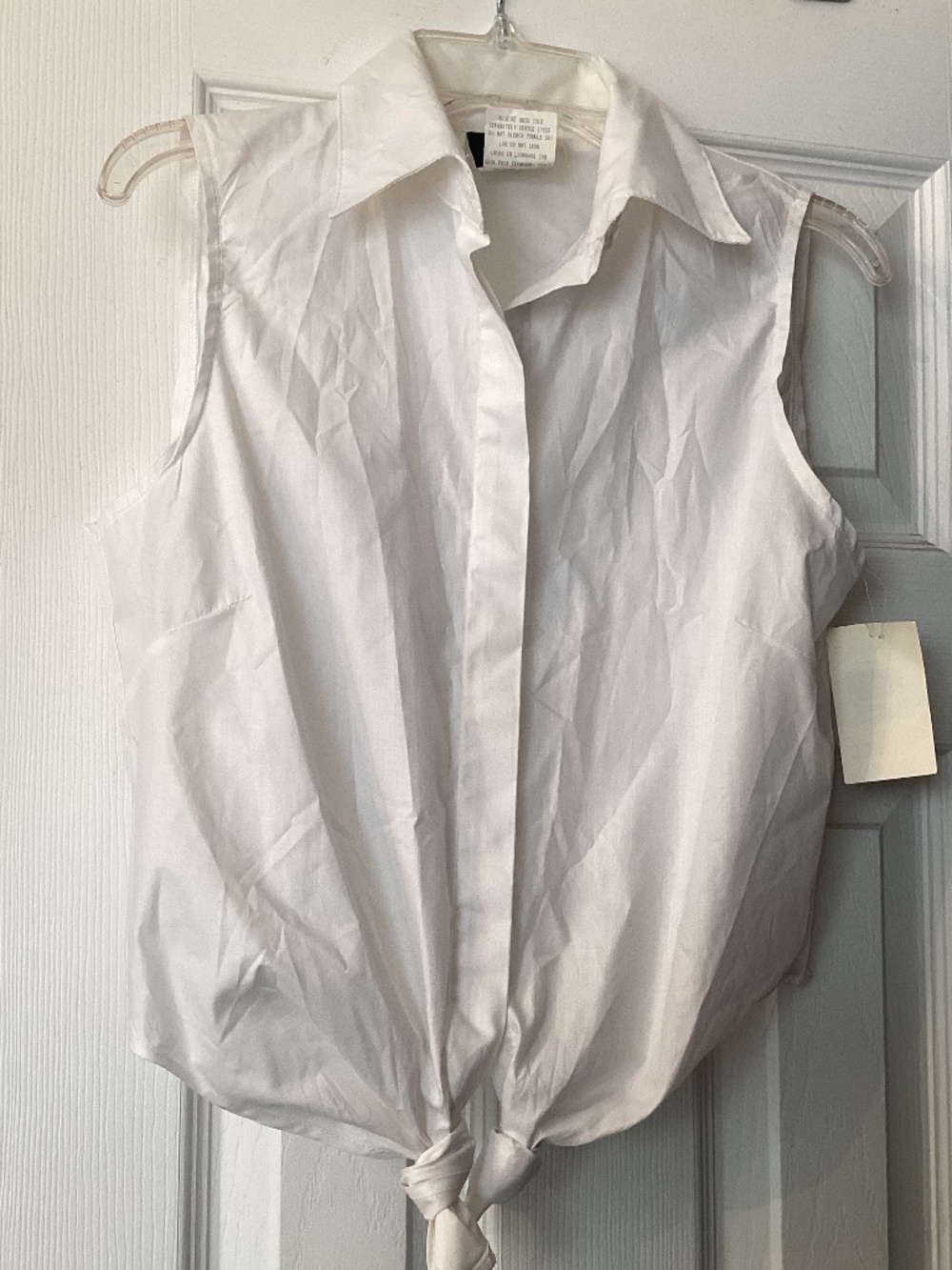 White Sleeveless Button Front tie Shirt Juniors Small Women’s